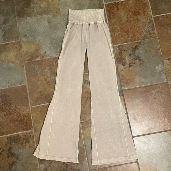 {NWOT} ✨️ FP Movement ✨️ Good Karma Flare Leggings XS - Picture 2 of 4